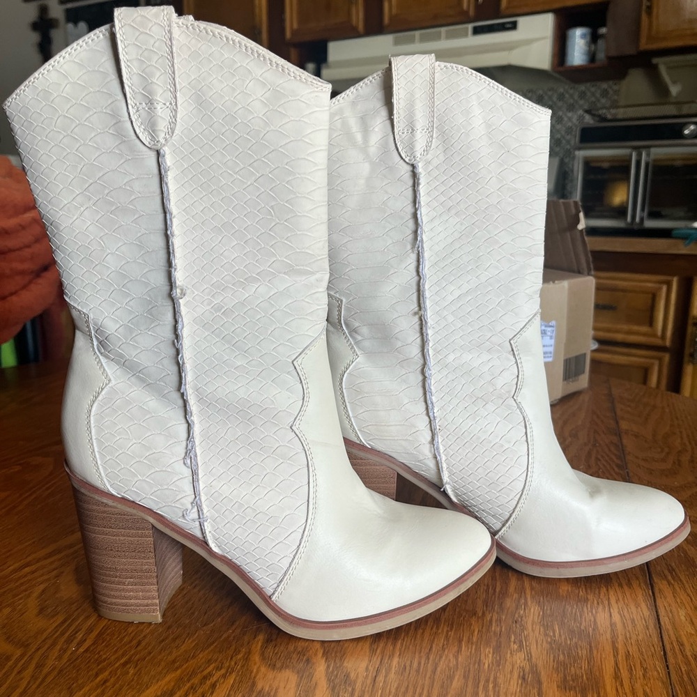MIA Shanan Snakeskin-Embossed Texture Boots